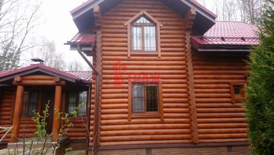 вид кованой решетки с улицы