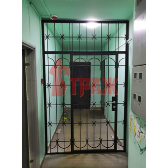 Тамбурная решетчатая дверь с боковыми и верхней вставкой